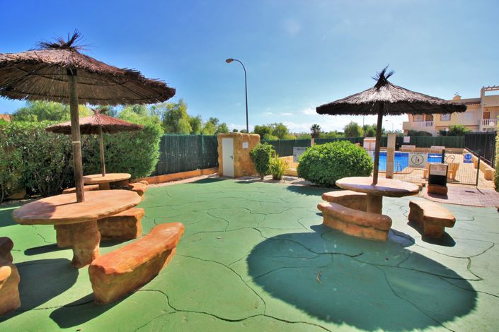 Image No.26-2 Bed Townhouse for sale