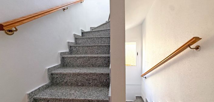 Image No.25-3 Bed Townhouse for sale