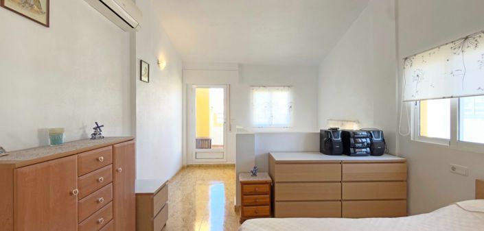 Image No.30-3 Bed Townhouse for sale