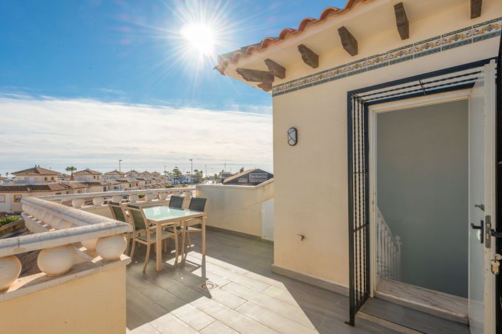 Image No.40-3 Bed Townhouse for sale