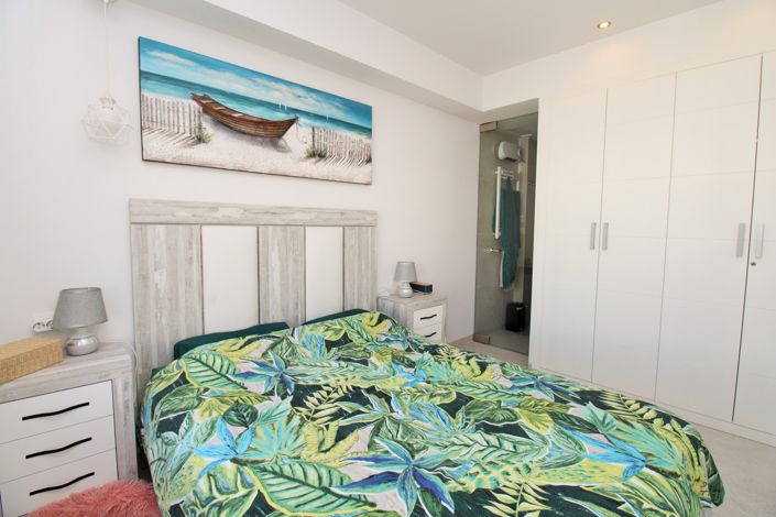 Image No.16-2 Bed Townhouse for sale