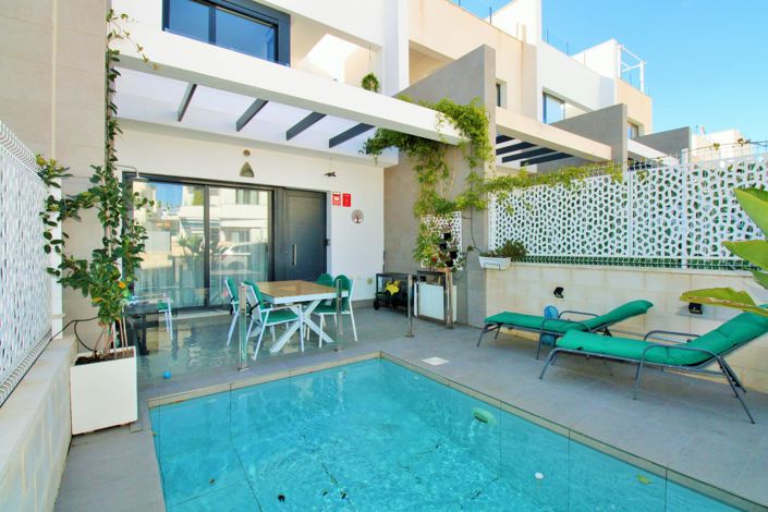 Image No.2-2 Bed Townhouse for sale