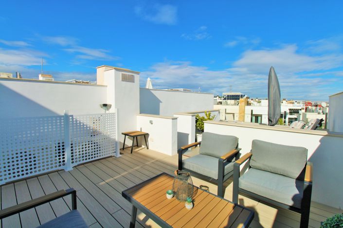 Image No.20-2 Bed Townhouse for sale