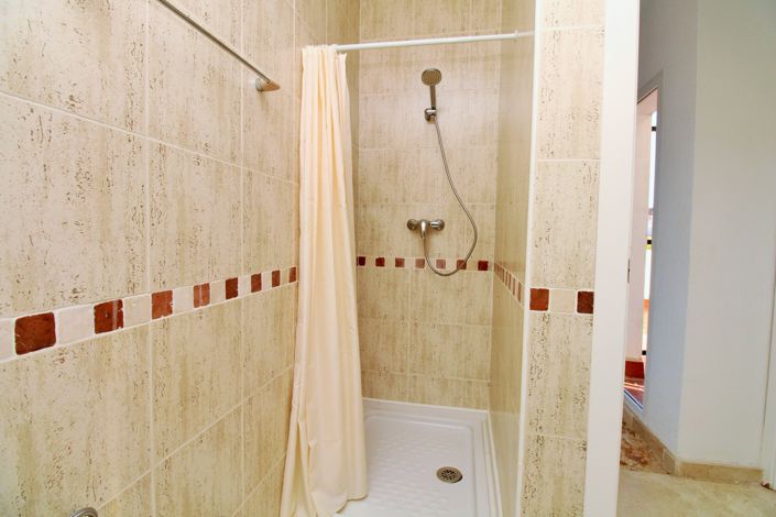 Image No.18-3 Bed Townhouse for sale