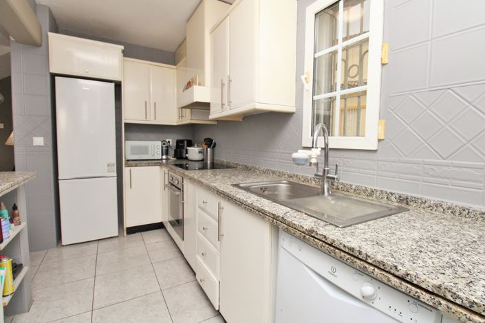 Image No.12-4 Bed Townhouse for sale