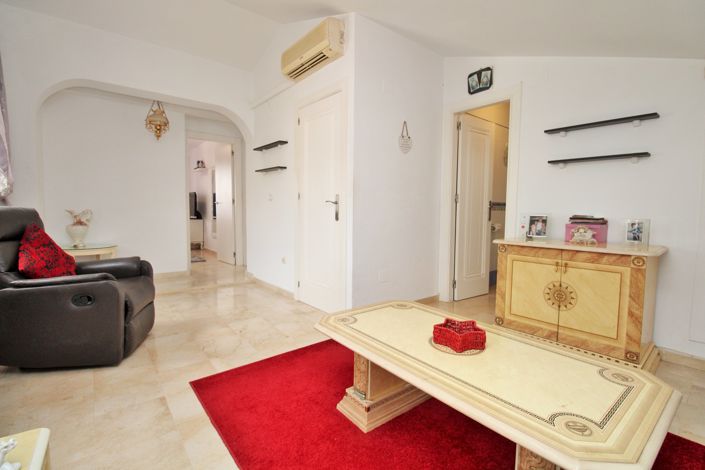 Image No.18-4 Bed Townhouse for sale