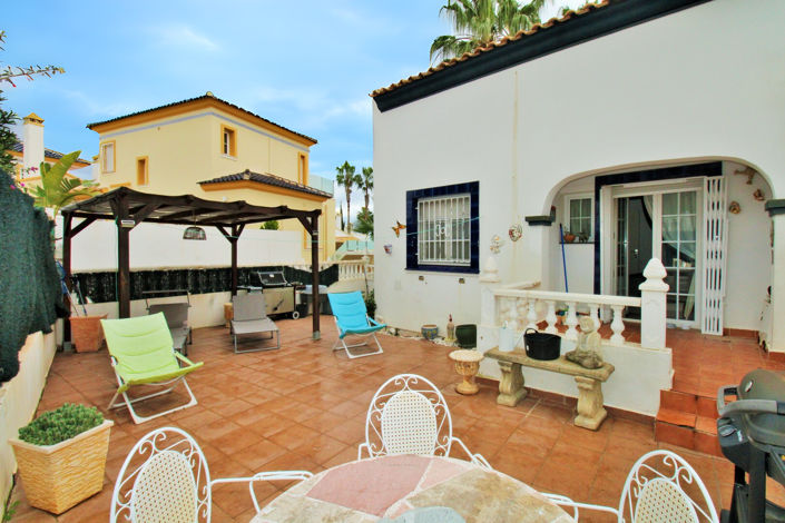 Image No.24-4 Bed Townhouse for sale