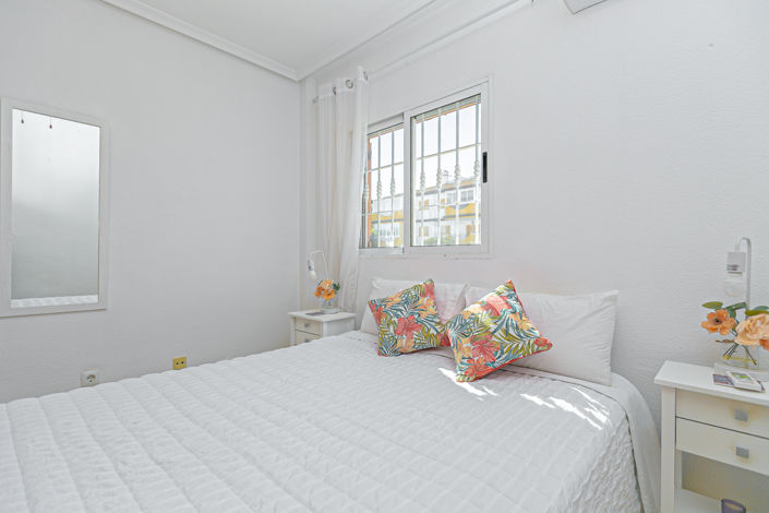 Image No.23-2 Bed Townhouse for sale