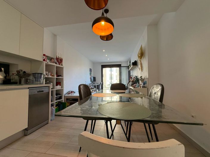 Image No.20-2 Bed Apartment for sale