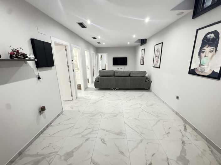 Image No.14-5 Bed Villa for sale