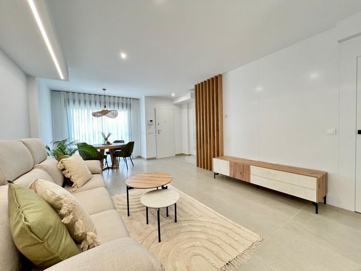 Image No.8-3 Bed Townhouse for sale