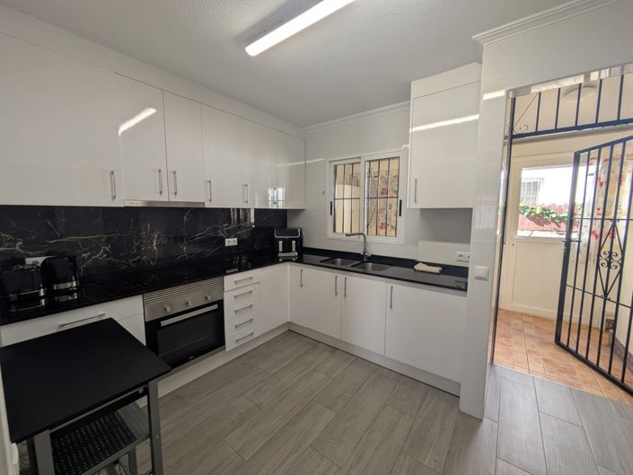 Image No.11-3 Bed Townhouse for sale