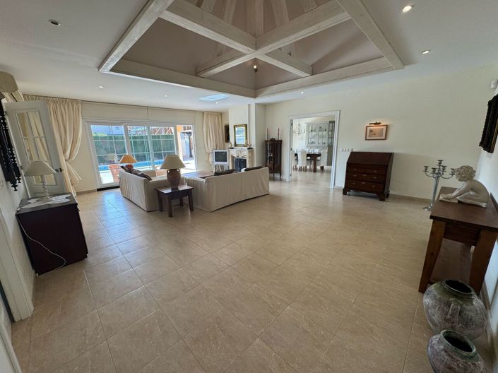 Image No.9-4 Bed Villa for sale