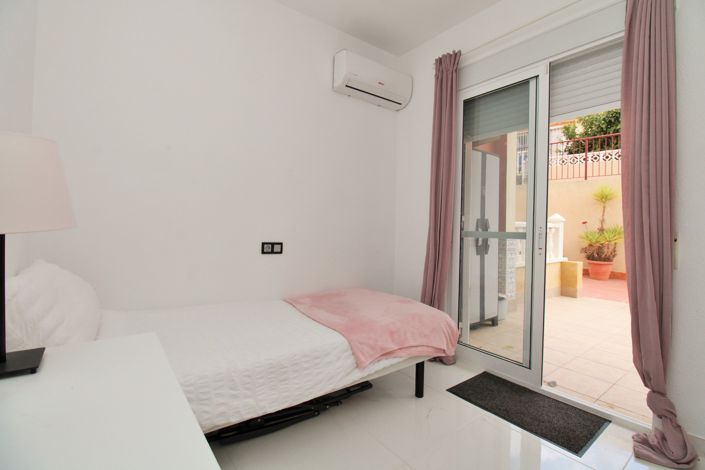 Image No.11-3 Bed Townhouse for sale