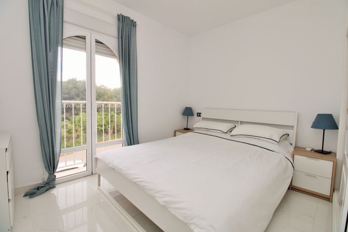 Image No.14-3 Bed Townhouse for sale