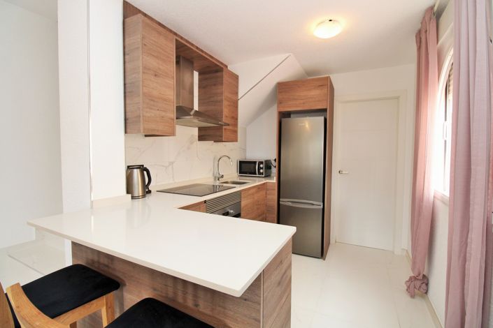 Image No.8-3 Bed Townhouse for sale