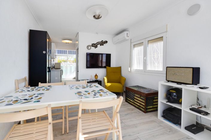 Image No.4-2 Bed Villa for sale