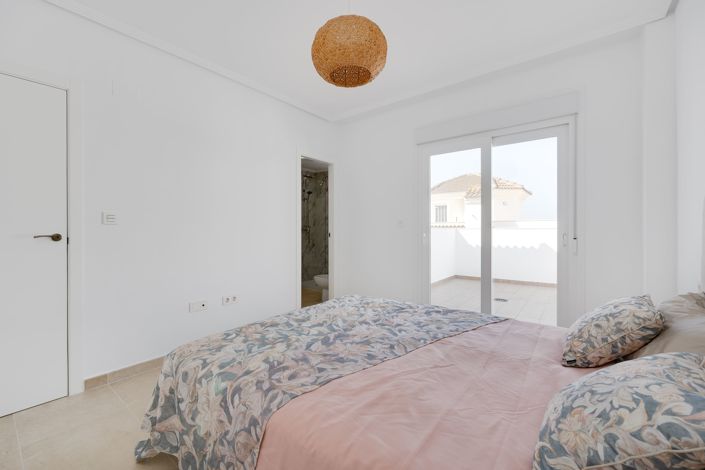 Image No.18-3 Bed Villa for sale