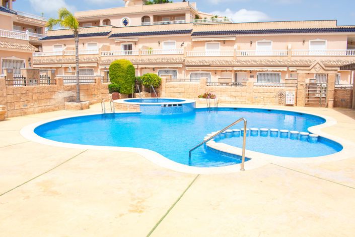 Image No.25-2 Bed Townhouse for sale