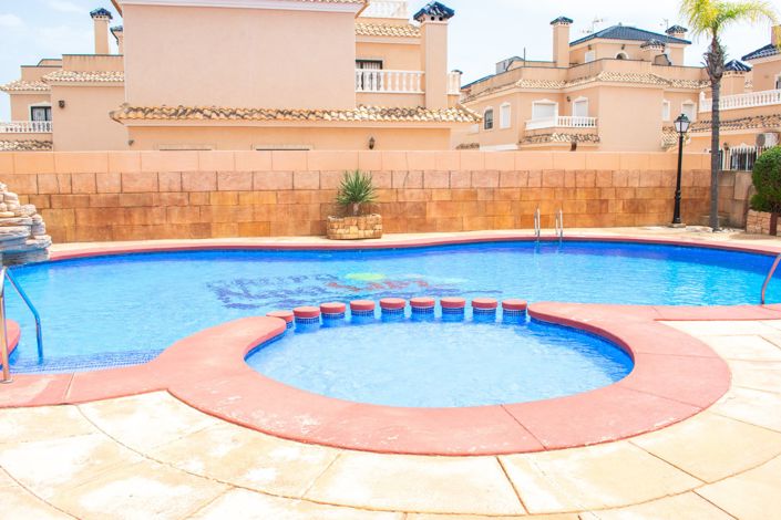 Image No.26-2 Bed Townhouse for sale