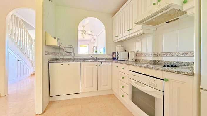 Image No.11-2 Bed Townhouse for sale