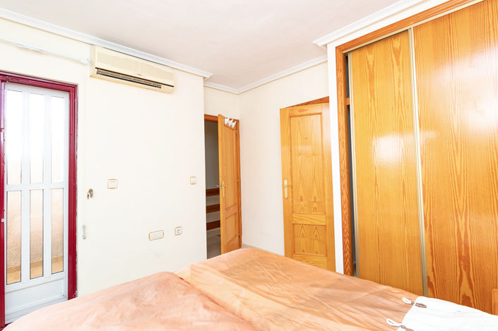 Image No.18-3 Bed Townhouse for sale