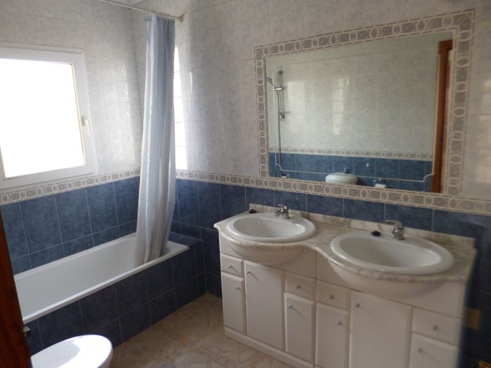 Image No.11-3 Bed Townhouse for sale