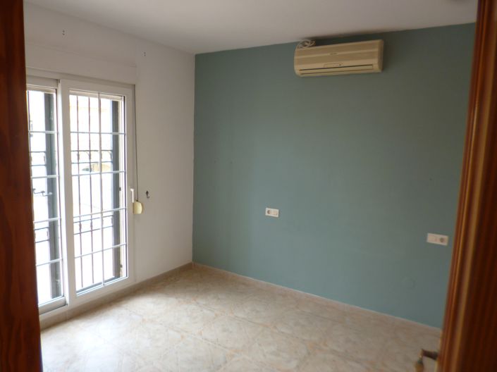 Image No.8-3 Bed Townhouse for sale