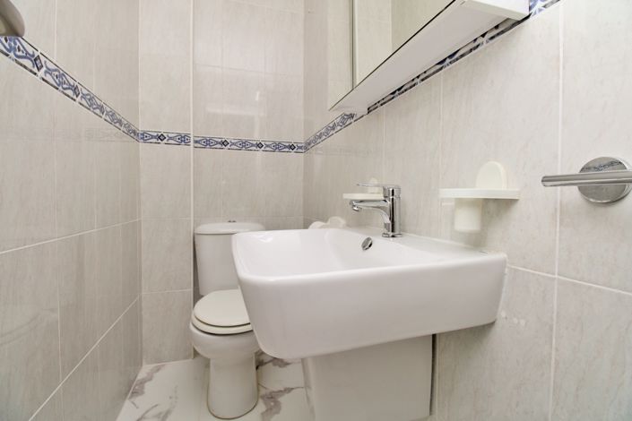 Image No.11-2 Bed Townhouse for sale