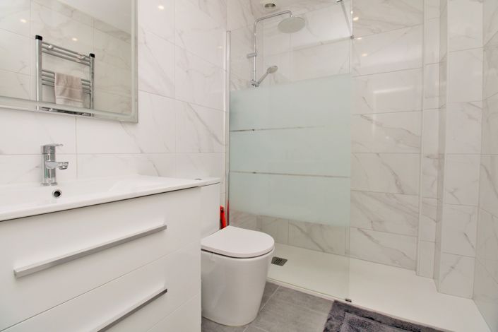 Image No.15-2 Bed Townhouse for sale