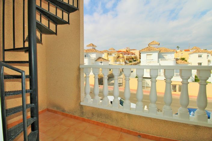 Image No.18-2 Bed Townhouse for sale