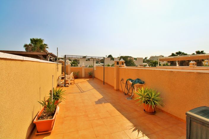 Image No.20-2 Bed Townhouse for sale