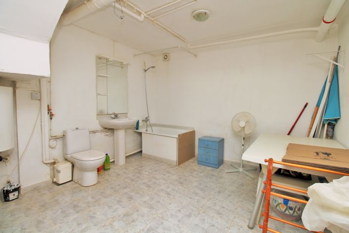 Image No.26-2 Bed Townhouse for sale