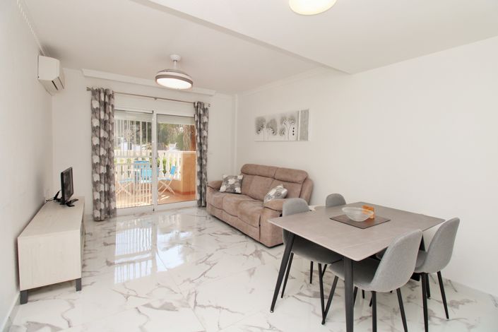 Image No.9-2 Bed Townhouse for sale