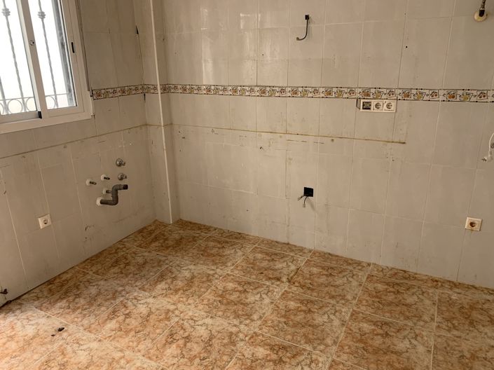 Image No.8-2 Bed Townhouse for sale