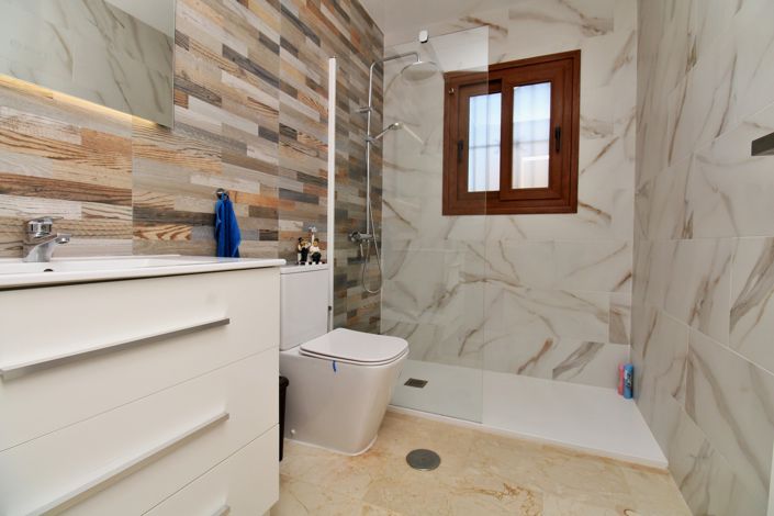 Image No.18-3 Bed Townhouse for sale