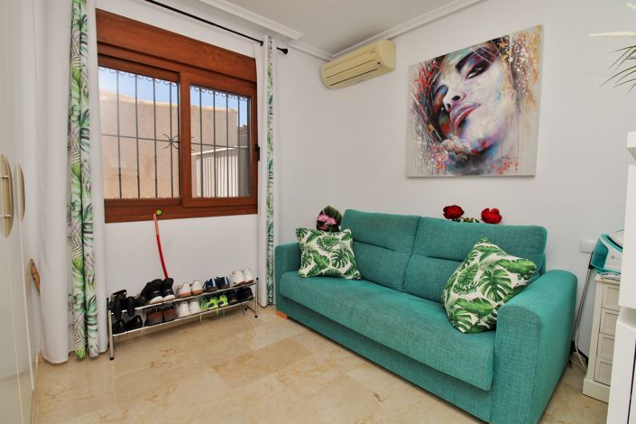 Image No.19-3 Bed Townhouse for sale