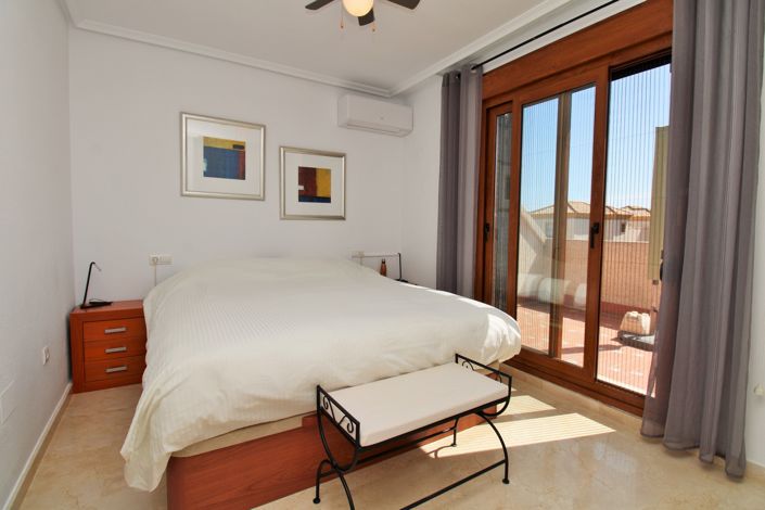 Image No.20-3 Bed Townhouse for sale