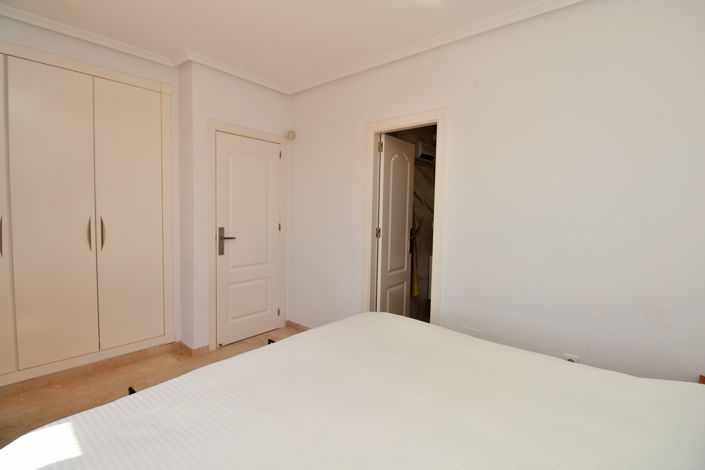 Image No.21-3 Bed Townhouse for sale