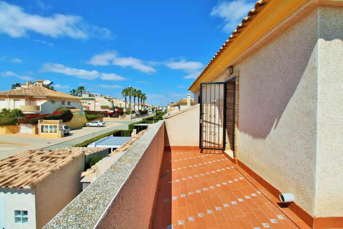 Image No.25-3 Bed Townhouse for sale