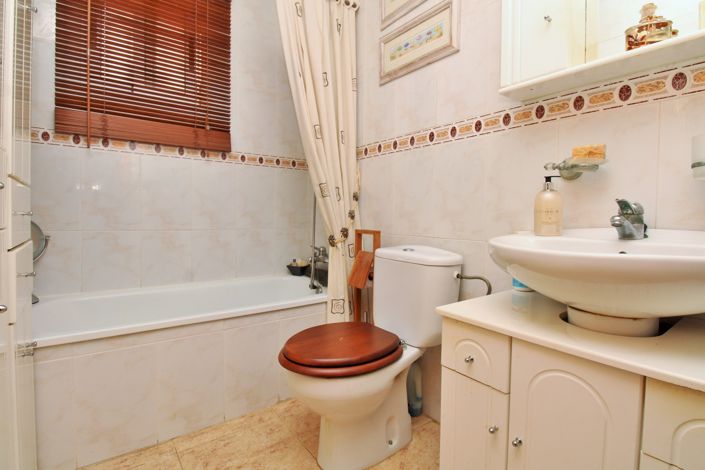 Image No.15-2 Bed Bungalow for sale