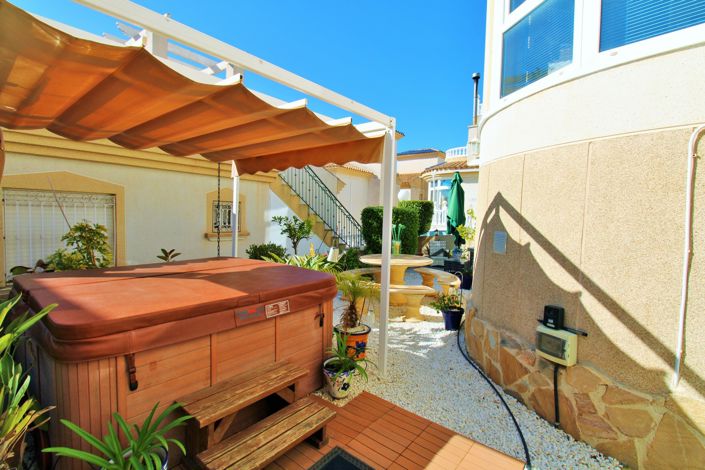 Image No.21-2 Bed Bungalow for sale