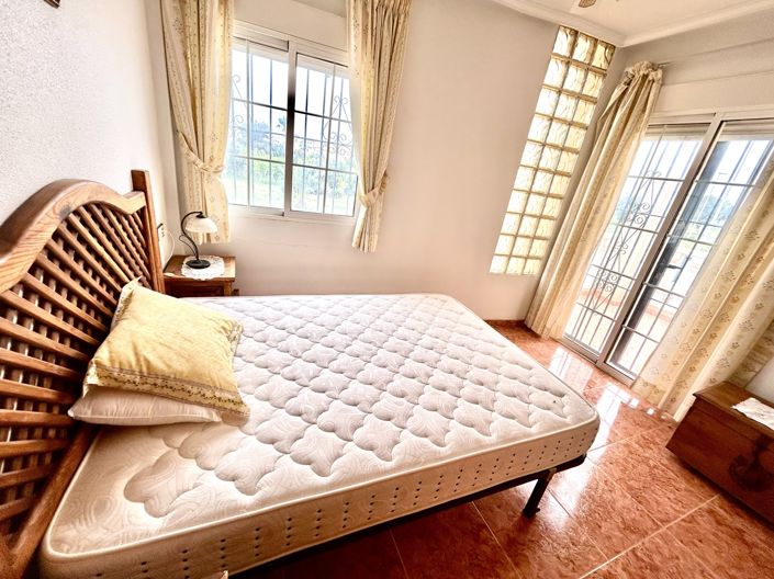 Image No.14-3 Bed Townhouse for sale