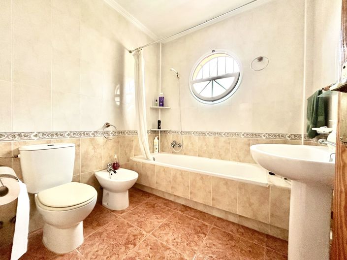 Image No.19-3 Bed Townhouse for sale