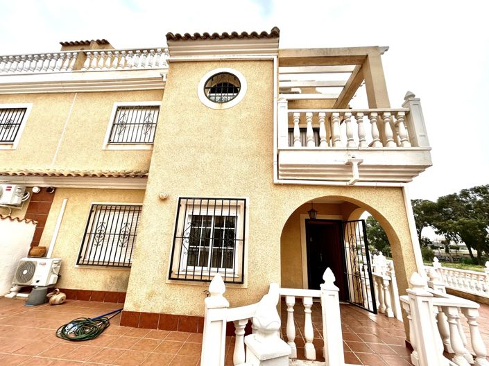 Image No.27-3 Bed Townhouse for sale