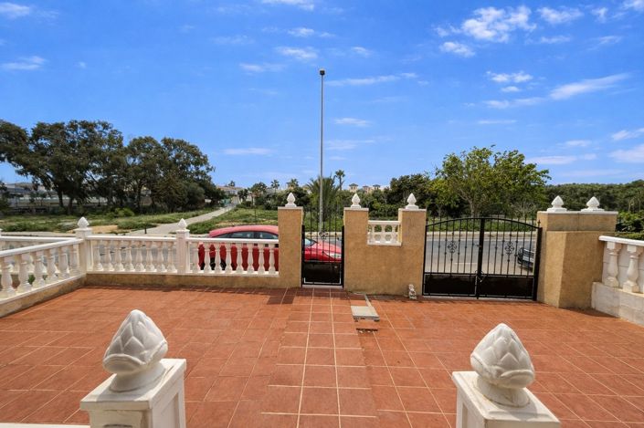 Image No.28-3 Bed Townhouse for sale