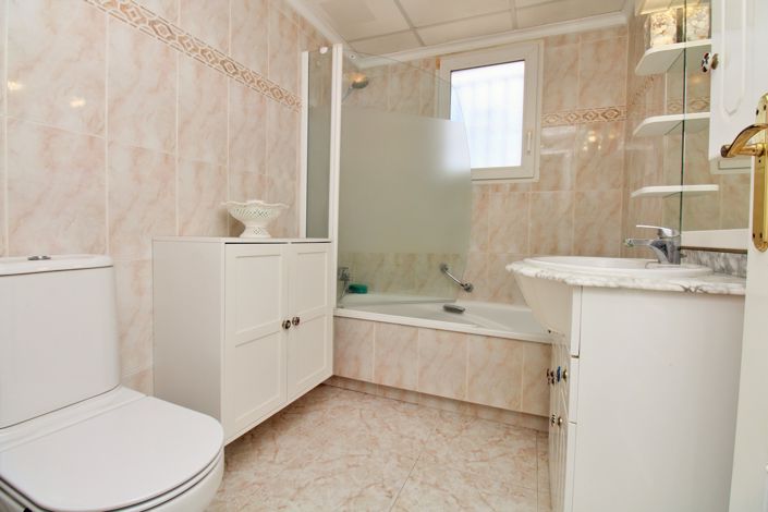 Image No.21-3 Bed Townhouse for sale