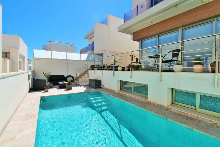 Image No.2-3 Bed Villa for sale