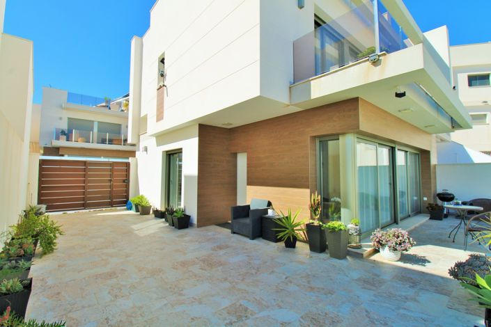 Image No.3-3 Bed Villa for sale