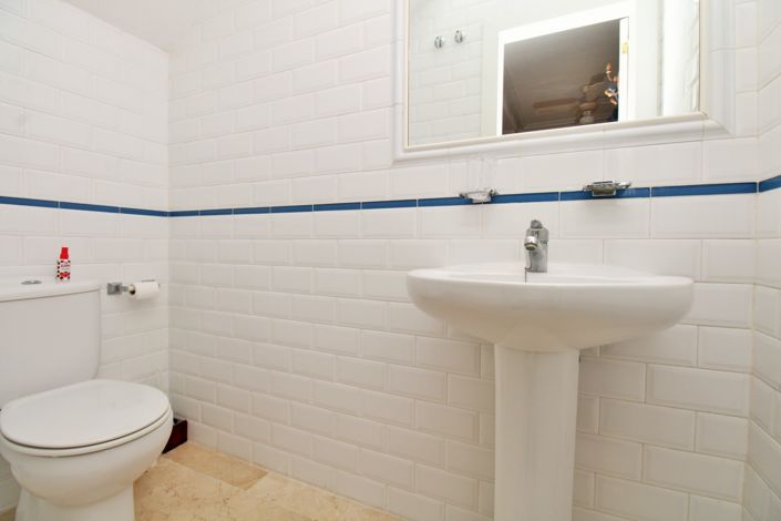 Image No.12-2 Bed Townhouse for sale